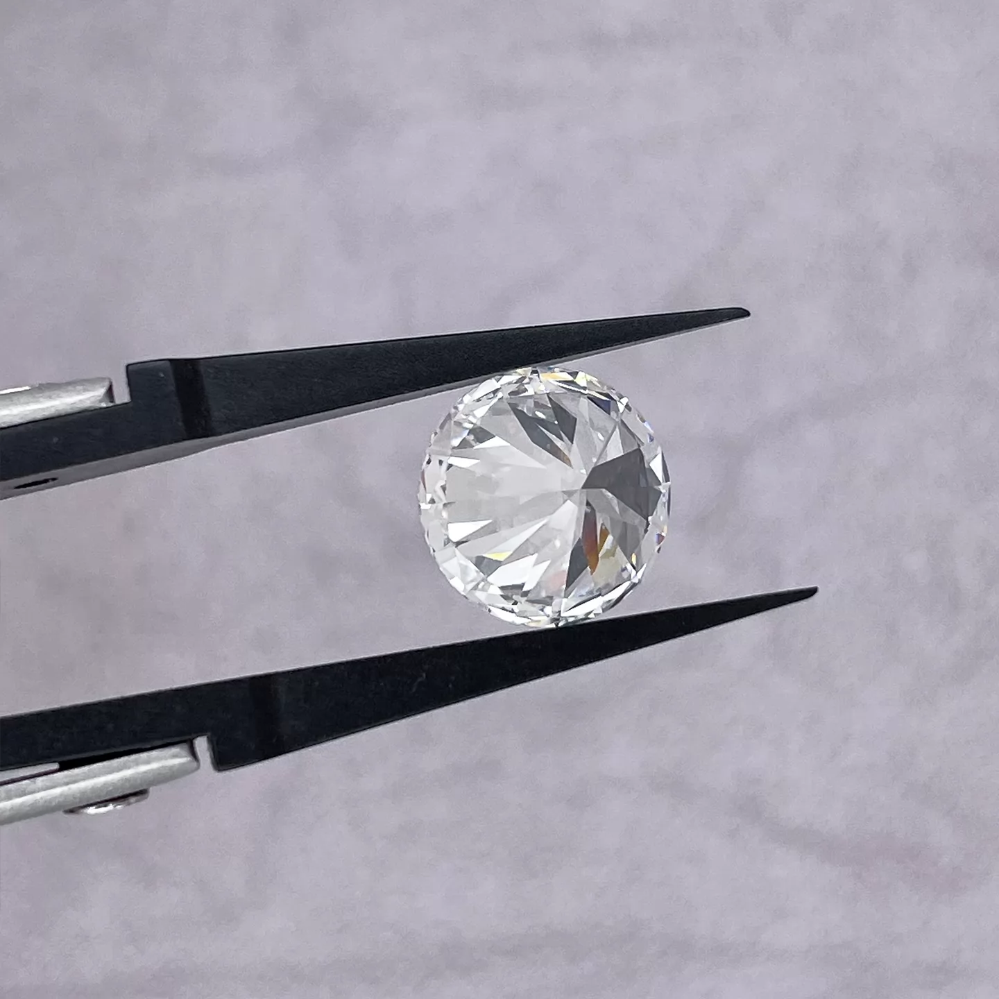 Round Brilliant Cut 4.32ct G Color CVD Lab Grown Diamond