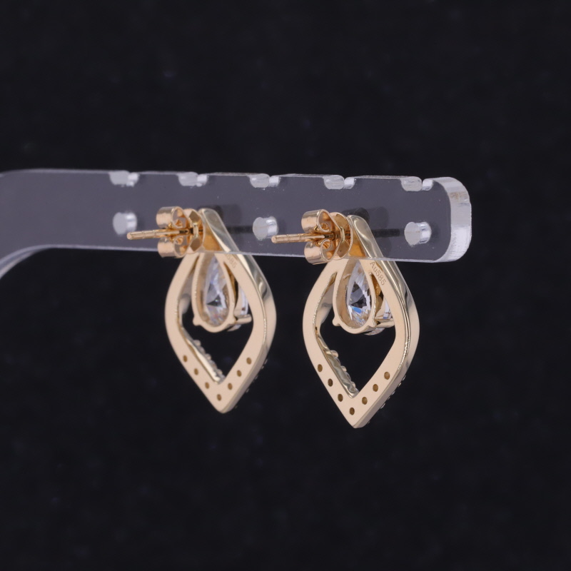 9.35x5.78mm Pear Cut Lab Grown Diamond 14K Yellow Gold Diamond Earrings