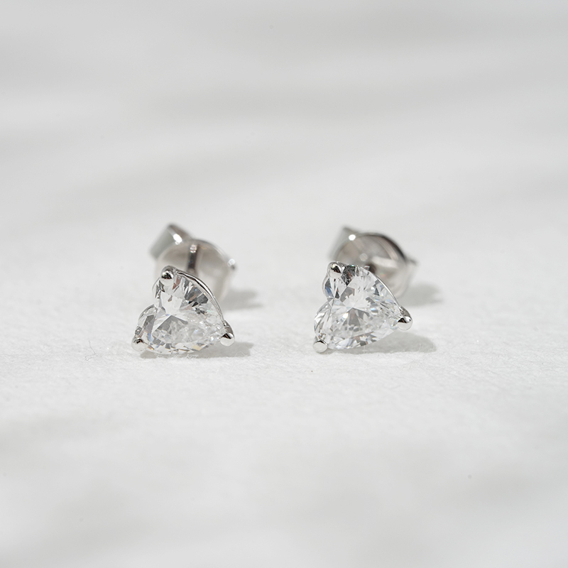 5×5mm Heart Cut Lab Grown Diamond 18K White Gold Diamond Stud Earrings