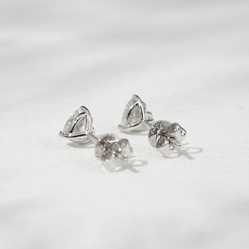 5×5mm Heart Cut Lab Grown Diamond 18K White Gold Diamond Stud Earrings