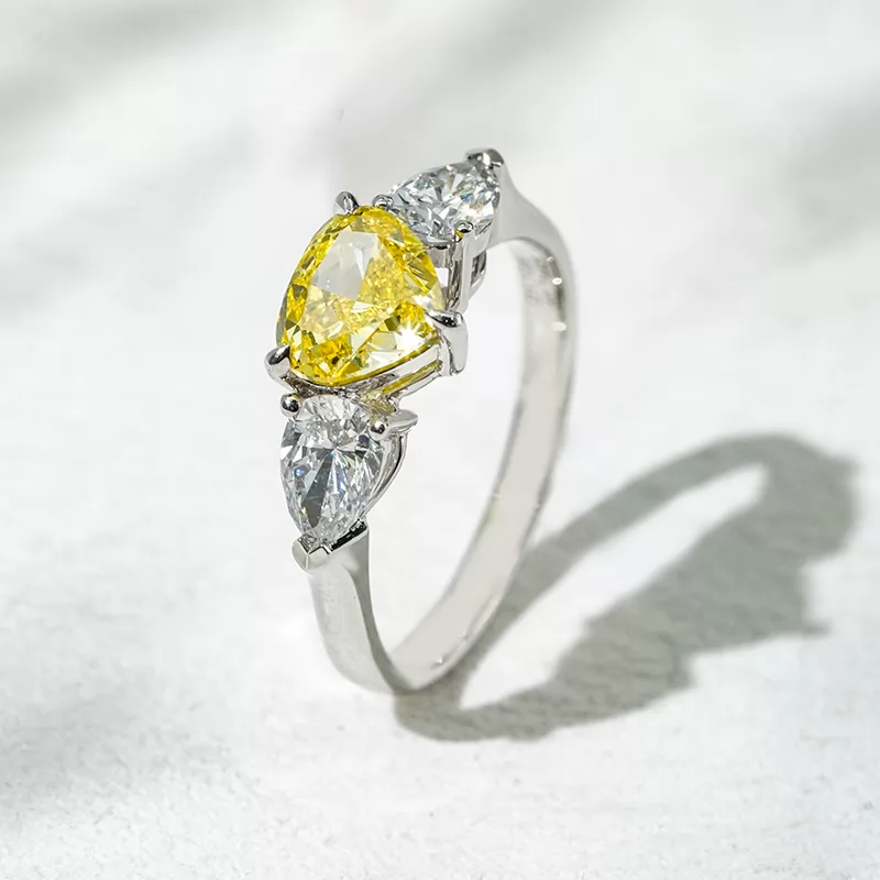 18K White Gold Three Stone Typ IGI Certified Heart Cut Yellow Lab Grown Diamond Engagement Ring