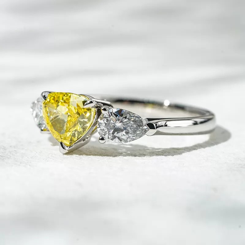 18K White Gold Three Stone Typ IGI Certified Heart Cut Yellow Lab Grown Diamond Engagement Ring